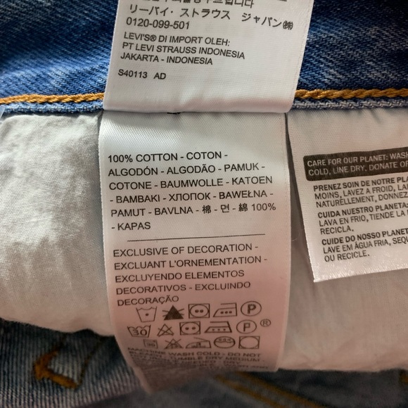 Levi’s Wedgie High Rise Distressed Raw Hem Jeans - Picture 11 of 14